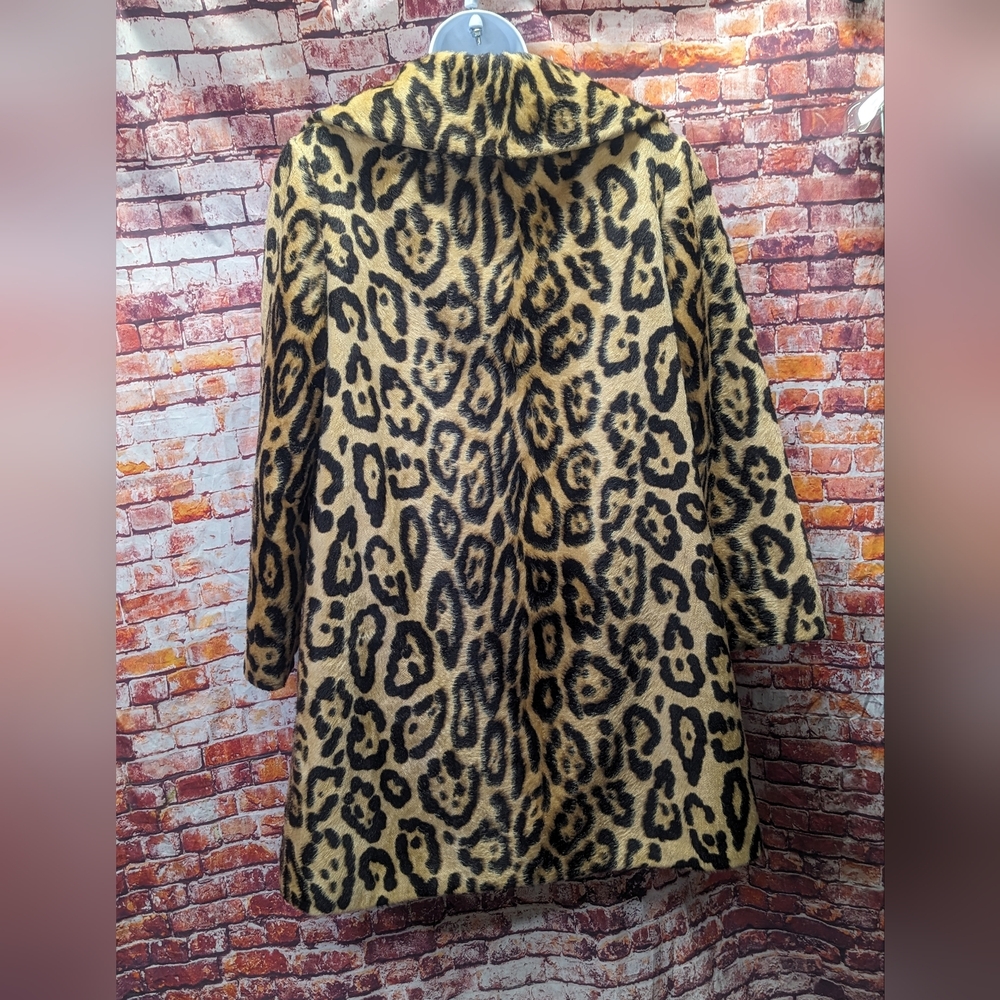 Vintage SAFARI Woman's Coat Styled by Fairmoor - Picture 2 of 9